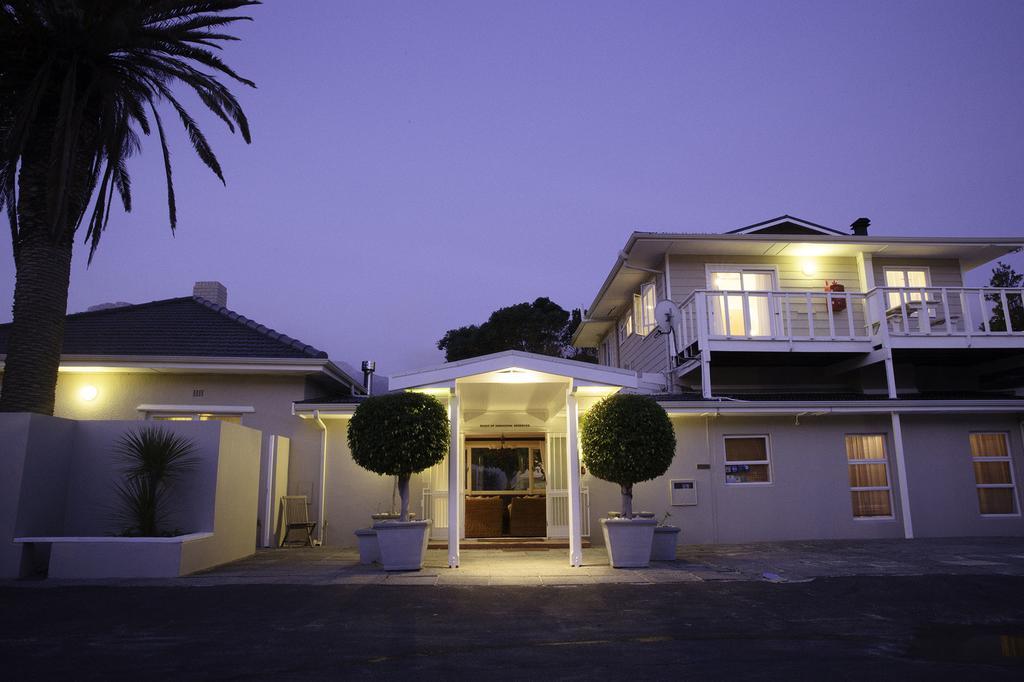 The Beach House Guest House Kaapstad Buitenkant foto